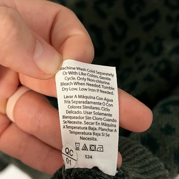 NWT Terra & Sky Women's Plus Size Scoop Neck Leopard Print Sweater Dress 3x - Picture 9 of 10